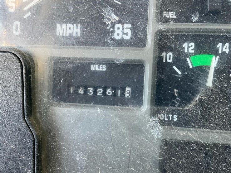 international-4900-image-75