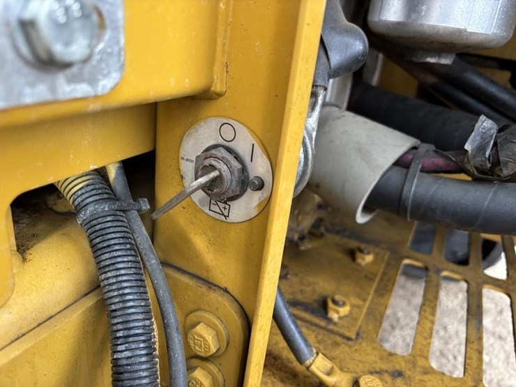 2023-caterpillar-305.5e2-image-44