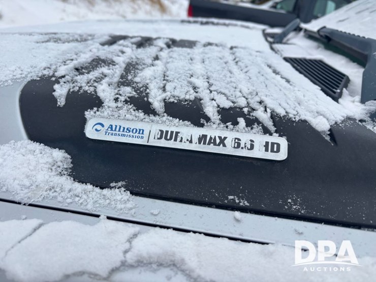 2011-chevrolet-3500hd-image-10