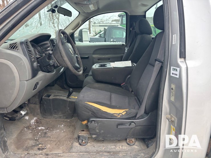 2011-chevrolet-3500hd-image-34