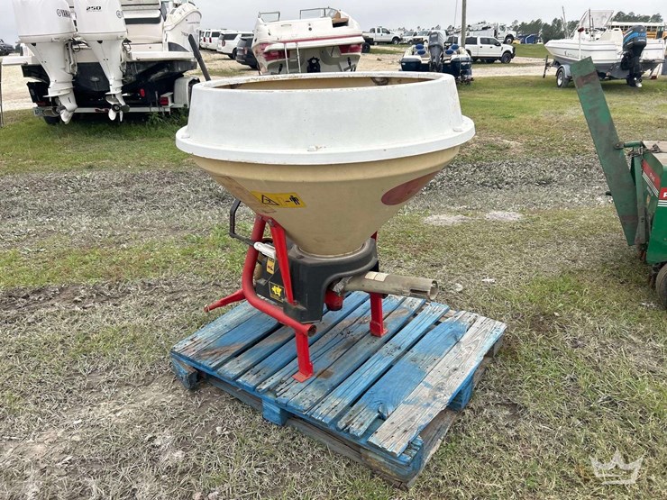 kverneland-ps203-seed-spreader-pto-attachment-image-2