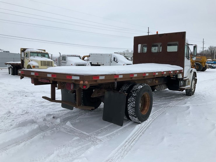 2000-freightliner-fl70-image-5