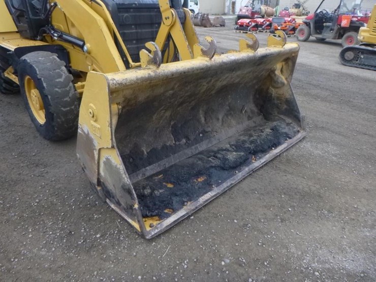 2021-caterpillar-415-il-image-10