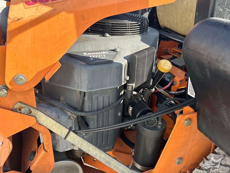 zero-turn-mower-image-8