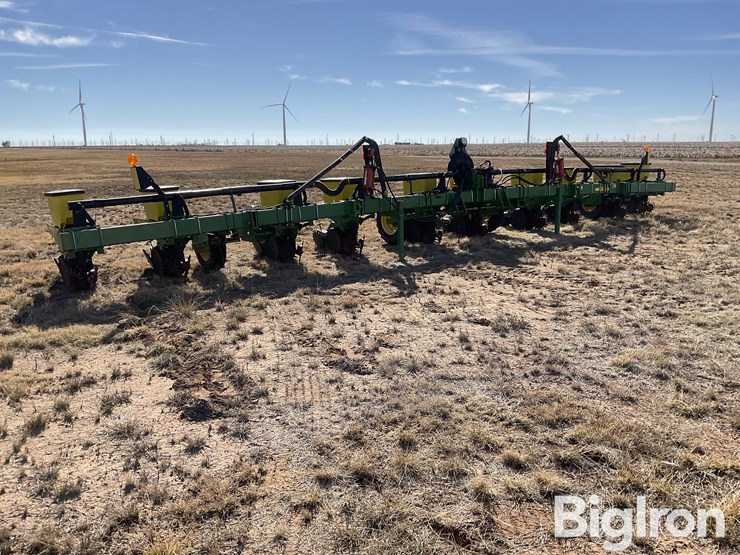 john-deere-1700-image-3