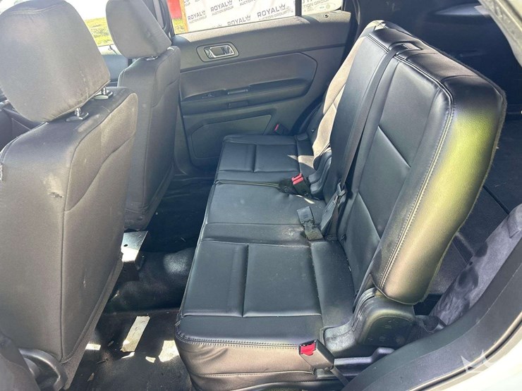 2016-ford-explorer-awd-suv-image-22