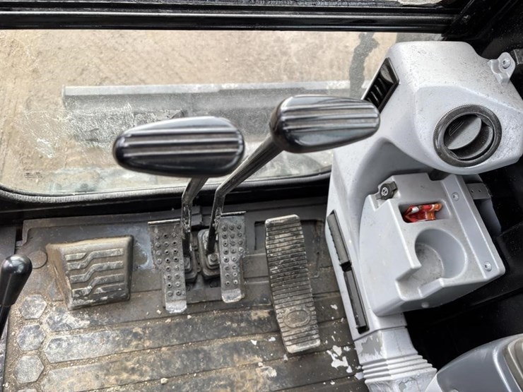 caterpillar-305.5e2-image-29