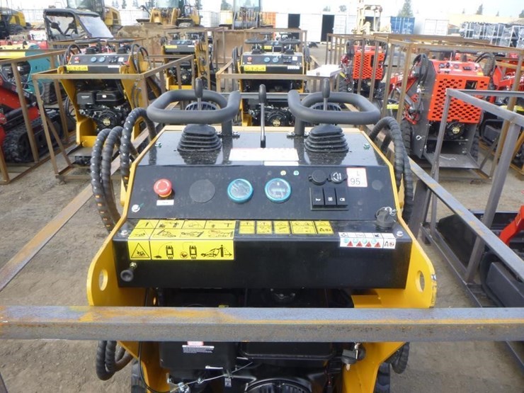 2025-agt-mx-mrt14-skid-steer-track-loader-image-12