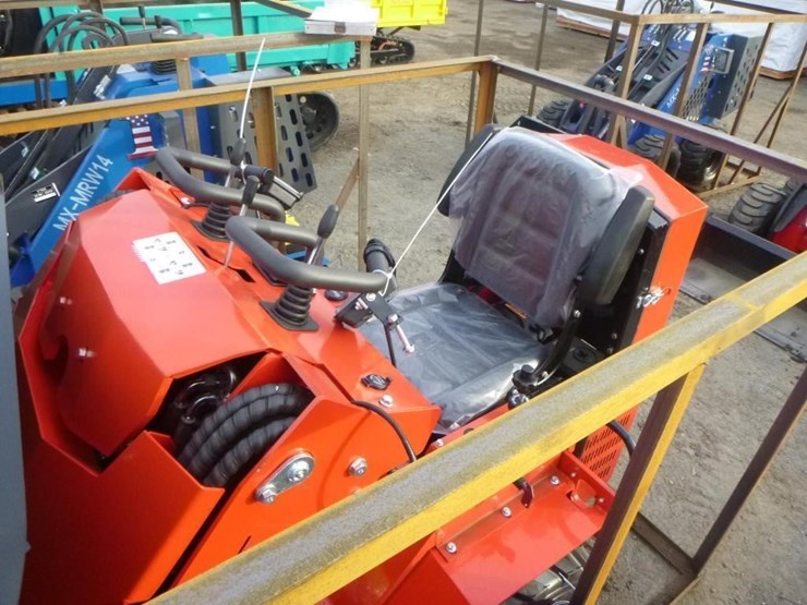 2025-agt-sda140w-skid-steer-loader-image-12