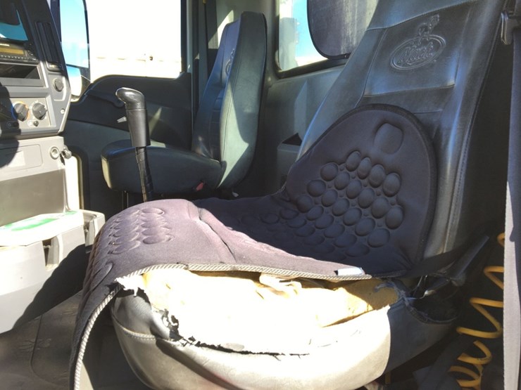 2014-mack-cxu613-truck-tractor,-image-8