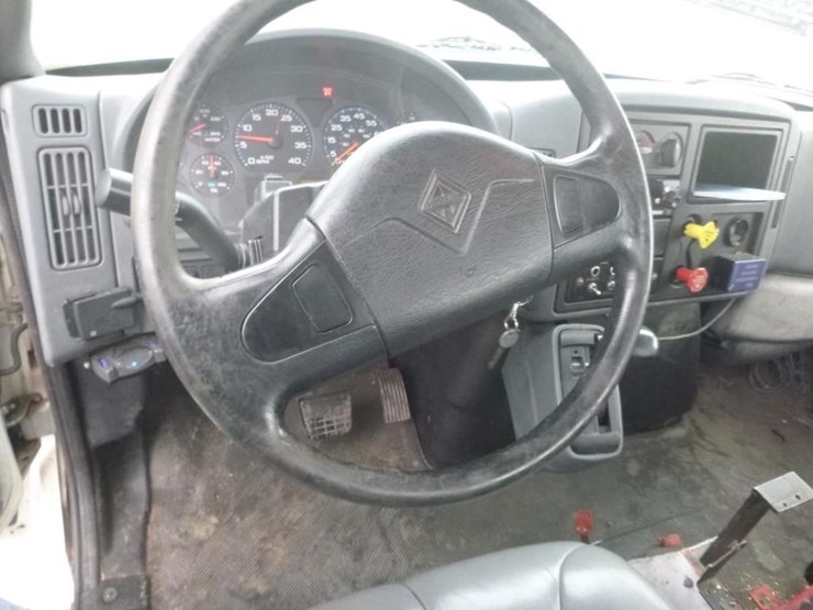 2004-international-durastar-4300-image-17