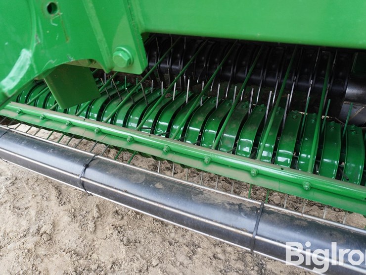 2024-john-deere-561m-image-16