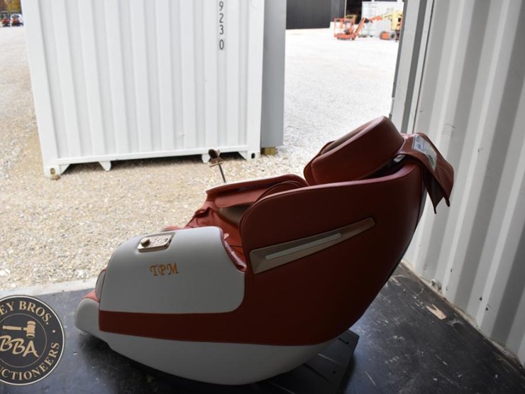 tpm-tpm-z69-ergoflow-massage-chair,-orange/white,-8-modes,-heat-therapy-image-3