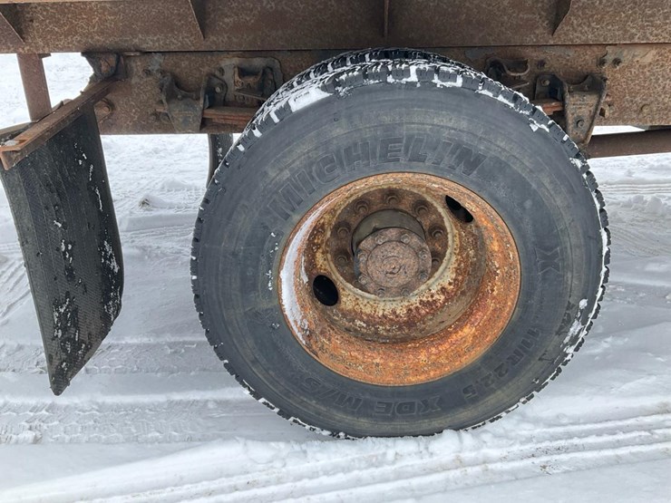 2000-freightliner-fl70-image-41