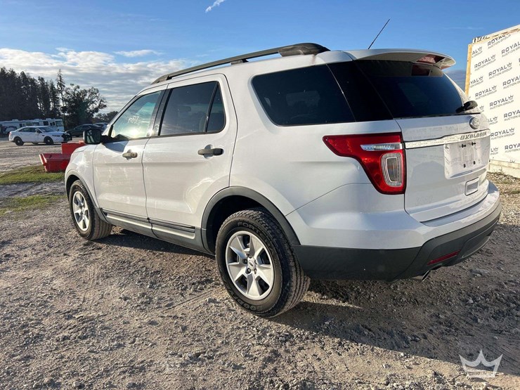 2013-ford-explorer-suv-image-4