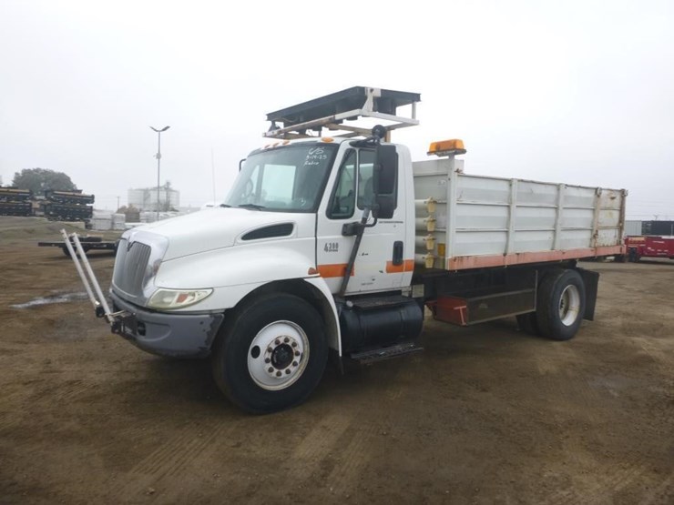 2004-international-durastar-4300-image-1