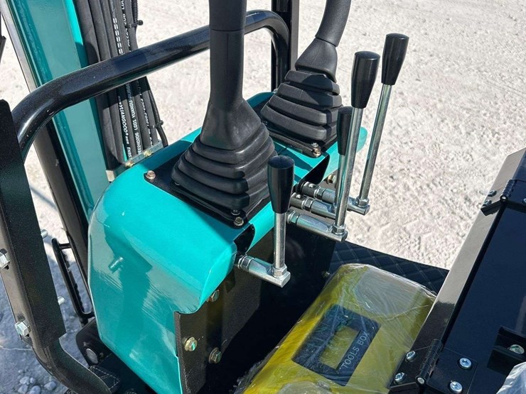 unused-2025-cfg-industrial-qh12r-mini-excavator-image-6