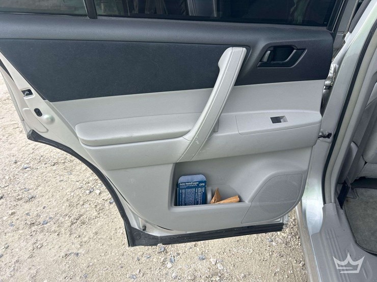 2010-toyota-highlander-suv-image-20