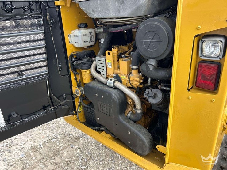 compact-track-loader-skid-steer-image-7