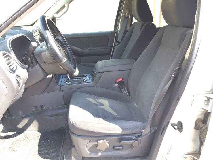 2009-ford-explorer-sport-trac-image-8