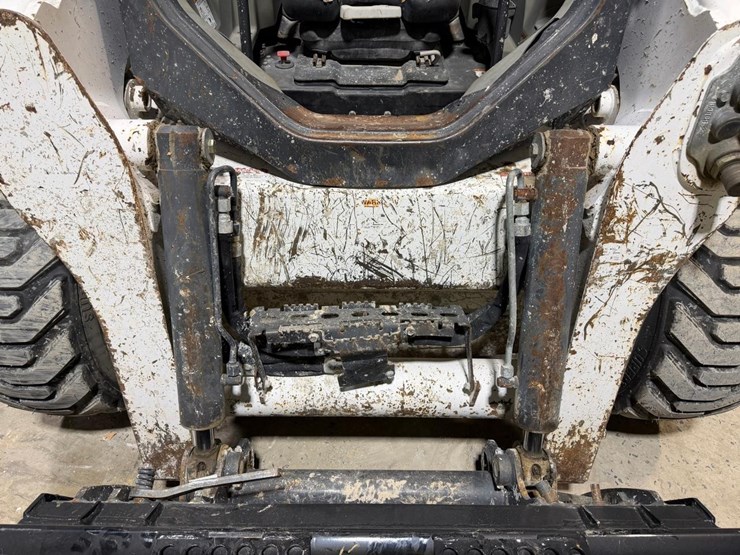 2015-bobcat-s650-image-10