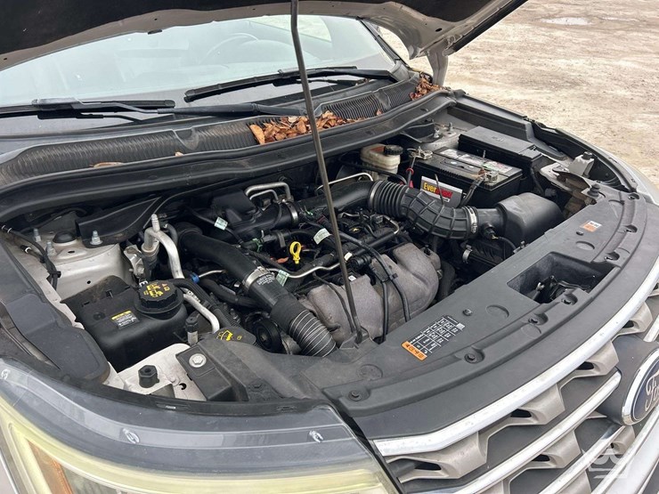 2016-ford-explorer-4wd-xlt-suv-image-8