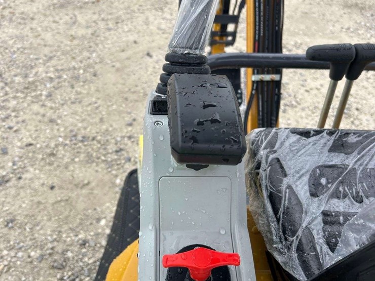 2025-cfg-industrial-qk18r-mini-excavator-image-7