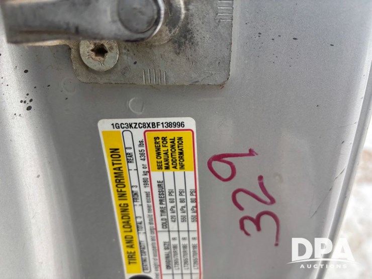 2011-chevrolet-3500hd-image-36