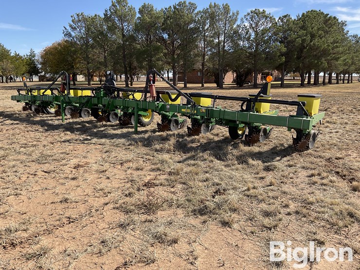 john-deere-1700-image-1