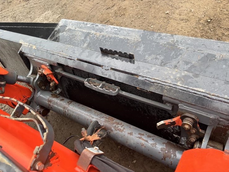 kubota-ssv75-image-11