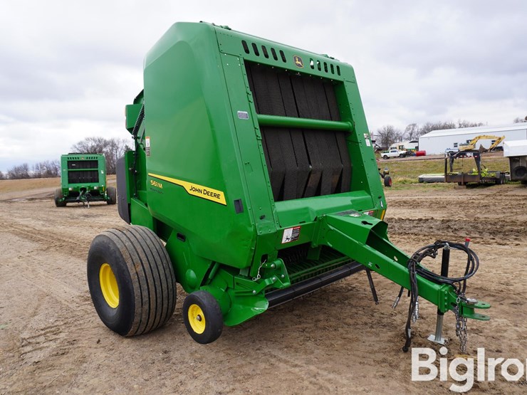 2024-john-deere-561m-image-3