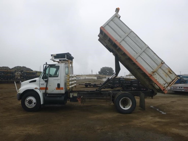 2004-international-durastar-4300-image-7