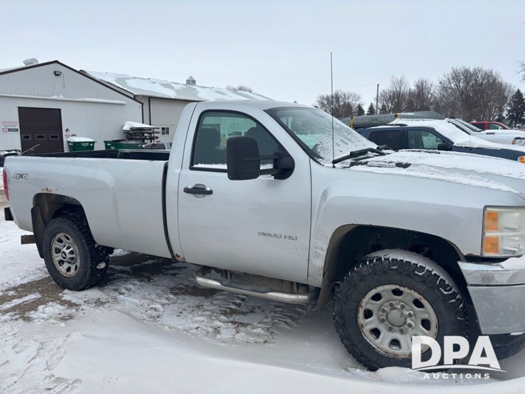 2011-chevrolet-3500hd-image-9