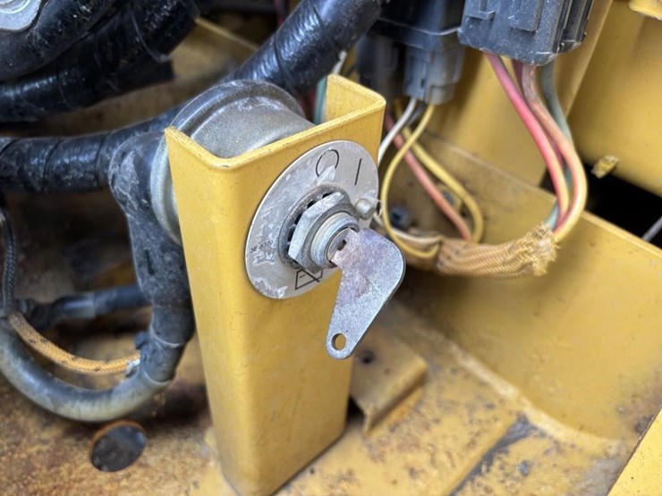 caterpillar-305.5e2-image-46