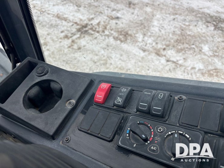 deere-324l-image-63