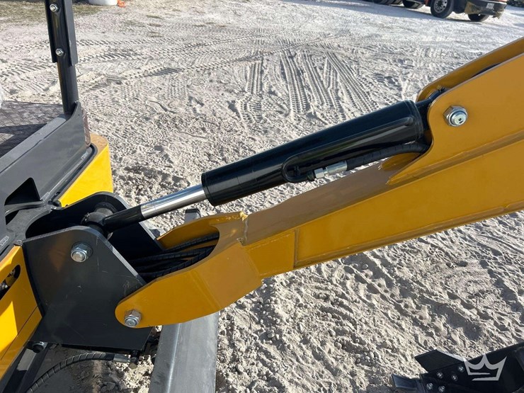 2025-cfg-industrial-qk20r-mini-excavator-image-11