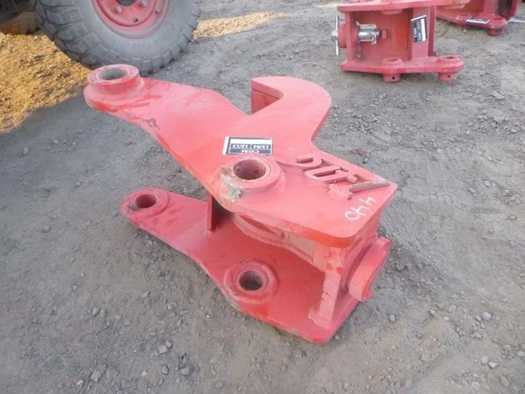 caterpillar-440-image-1