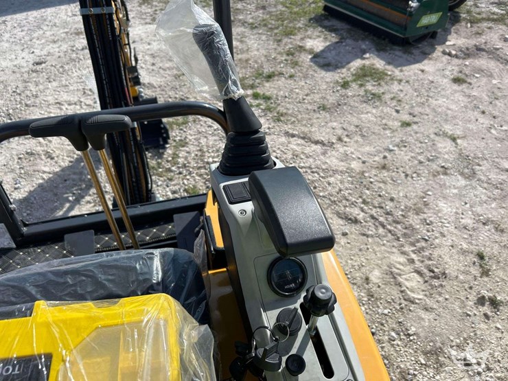 2025-cfg-industrial-qk18r-mini-excavator-image-11