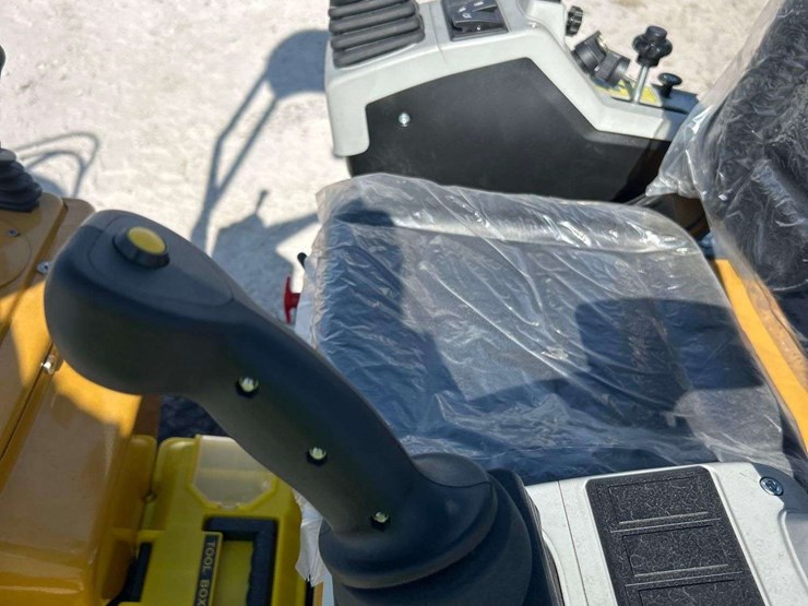 2025-cfg-industrial-mx12rx-mini-excavator-image-8