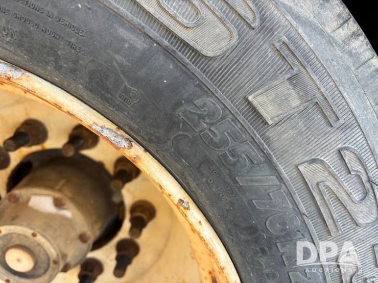 2007-neville-trailer-image-36