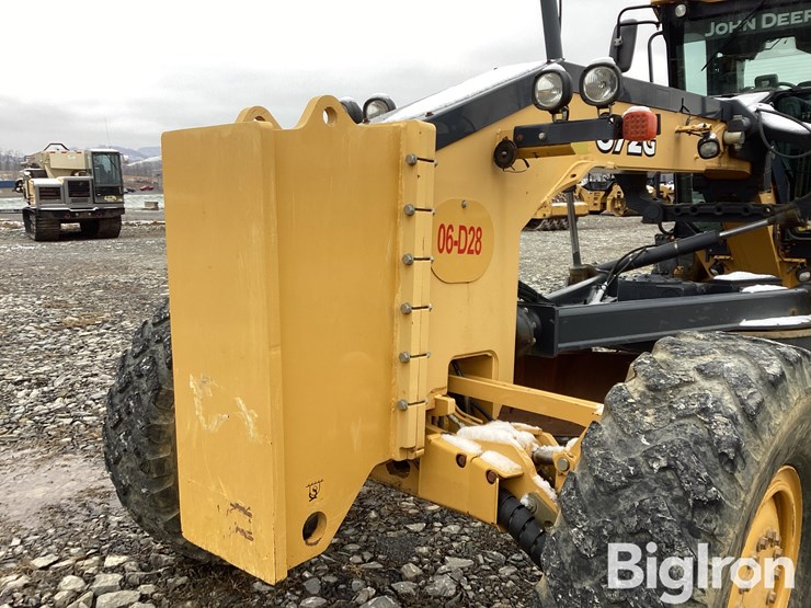 2013-deere-672g-image-10