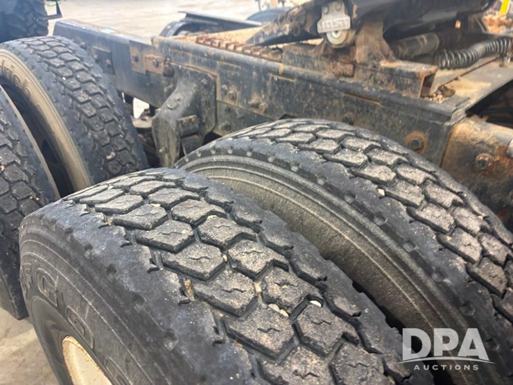 1993-mack-ch613-image-41