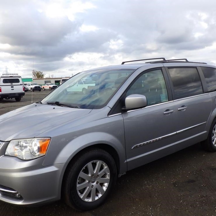 CHRYSLER TOWN & COUNTRY