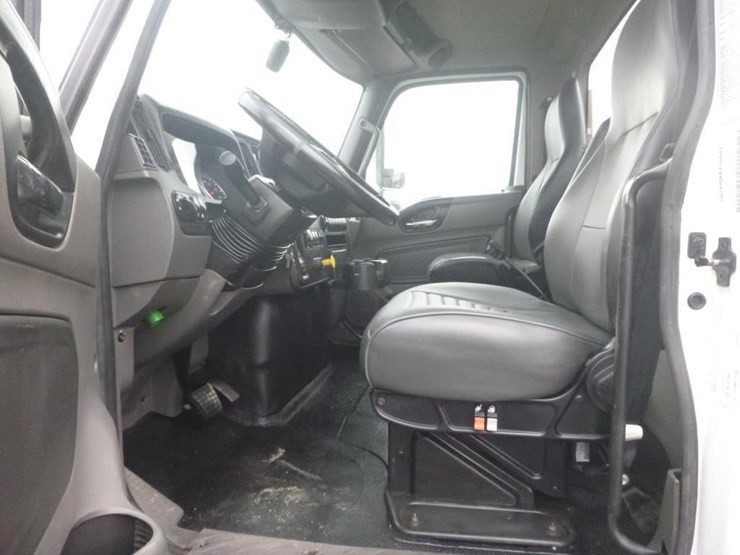 2020-international-mv607-image-10