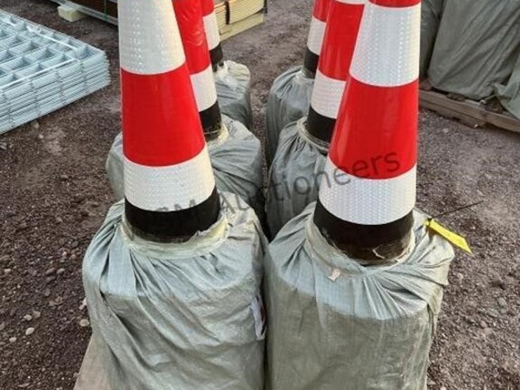 (120)-traffic-cones-image-3