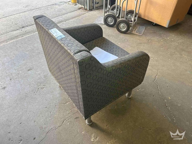 office-couches-and-chair-image-3