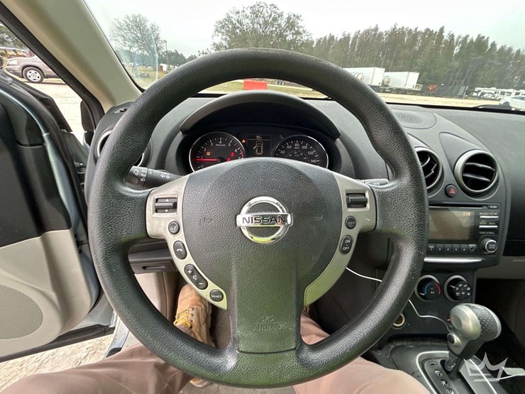 2014-nissan-rgue-suv-image-14