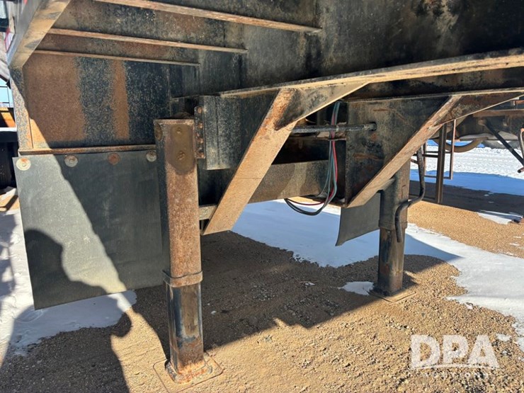 2007-neville-trailer-image-23