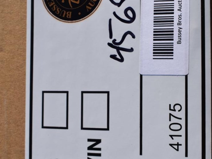 landhonor-folding-workstool-image-3