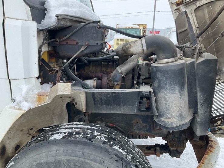 2000-freightliner-fl70-image-68